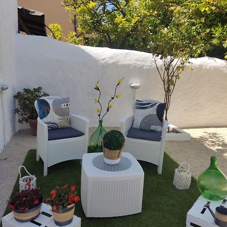 Casa Vacanze Con Giardino I Girasoli - Cin It 09006 - 9 C 2000 R4042- Sorso Exterior photo
