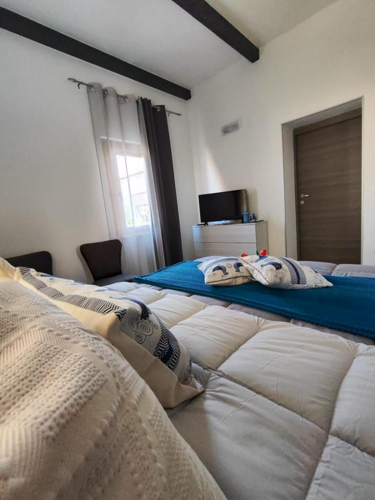 Casa Vacanze Con Giardino I Girasoli - Cin It 09006 - 9 C 2000 R4042- Sorso Exterior photo