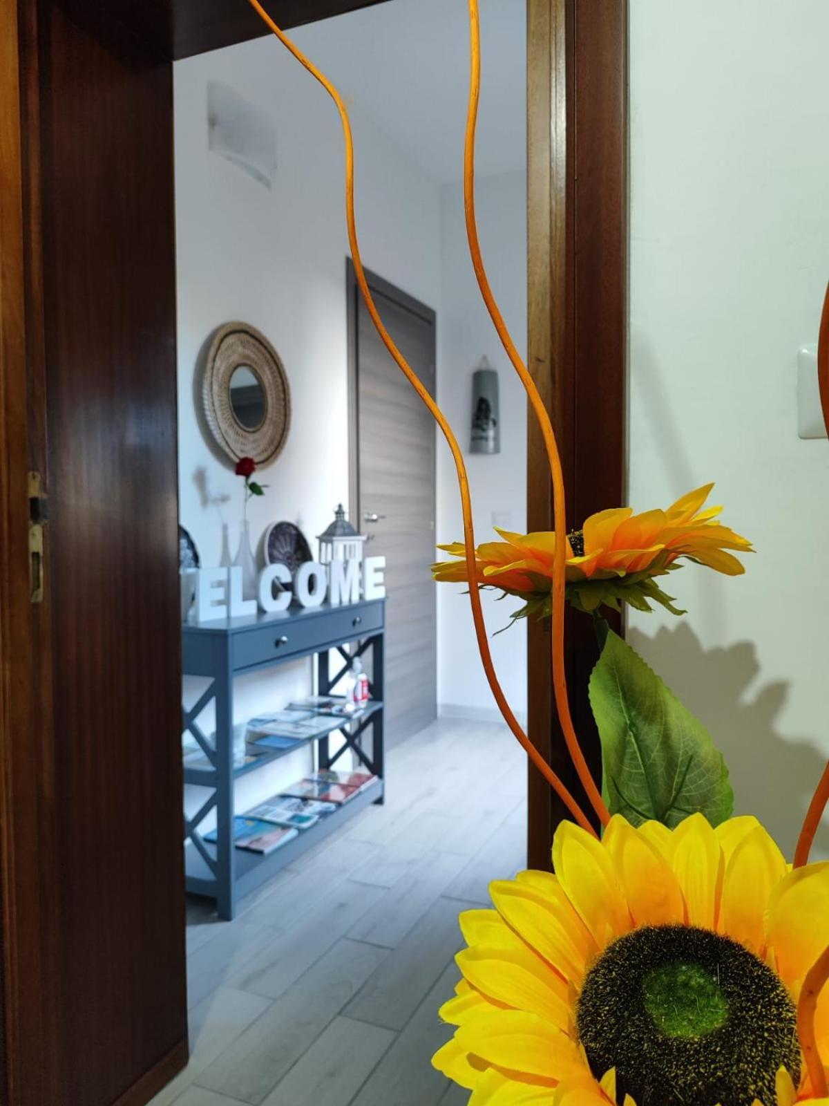 Casa Vacanze Con Giardino I Girasoli - Cin It 09006 - 9 C 2000 R4042- Sorso Exterior photo